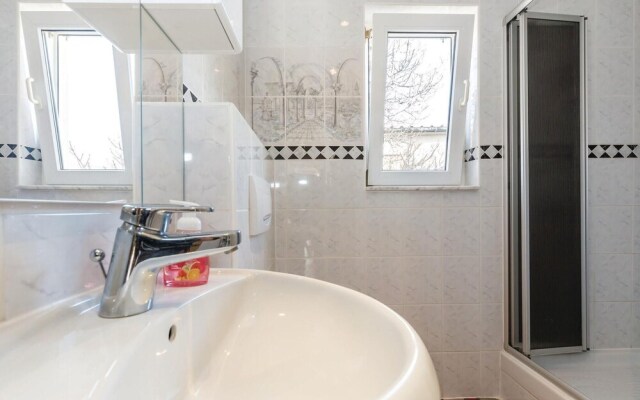 Amazing Home in Novi Vinodolski With Wifi and 5 Bedrooms