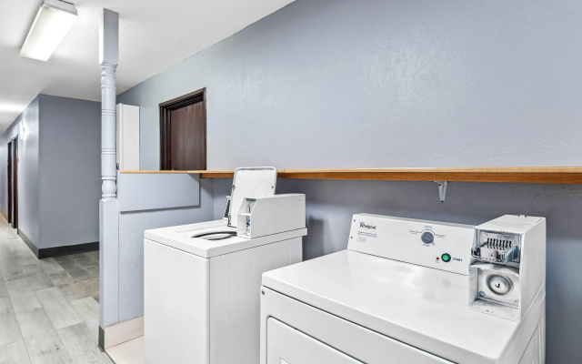 Super 8 by Wyndham Terre Haute