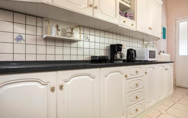 Ilenia's 3 Bedroom House With Private Pool