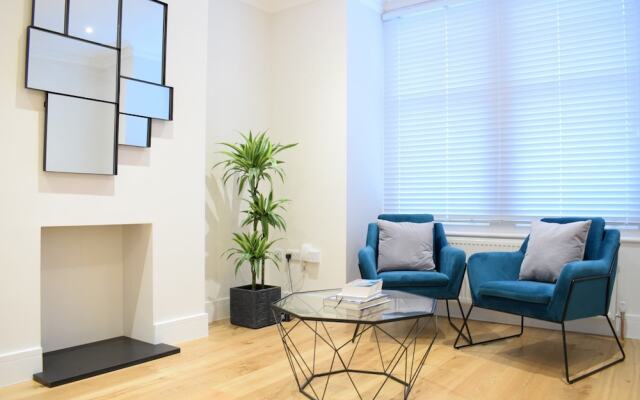 3 Bedroom Garden House in Earlsfield