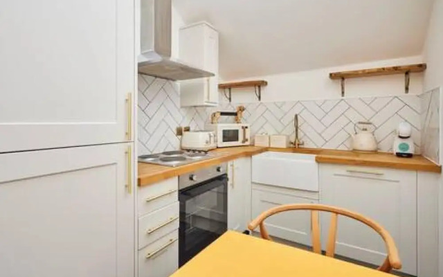 Host Stay Queen Square Hideaway