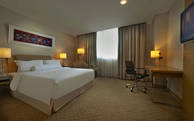 Royale Chulan The Curve