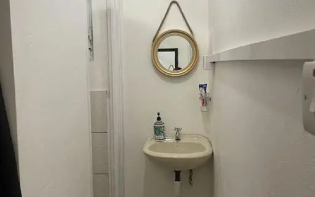 Spacious, Cozy Two Bedroom Apartment Overlooking the Beach