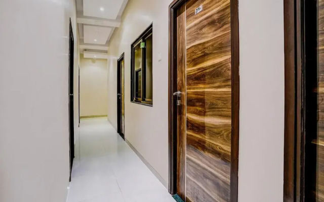 OYO 5352 Hotel Airport Metro