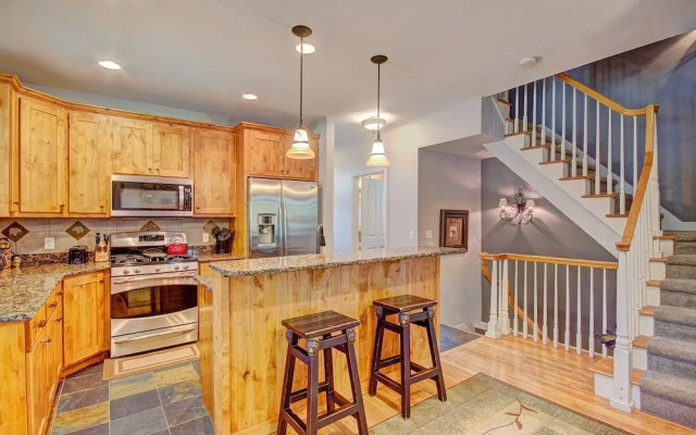 Bear Pine 4 Br home by RedAwning