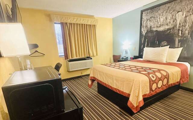 Super 8 by Wyndham Warrenton