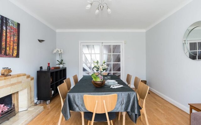 4 Bedroom House in Clapham