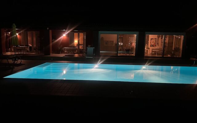 Room in Studio - Studio Apartment With Kitchen in one Room