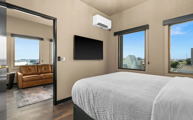 Force on 5th Avenue Hotel