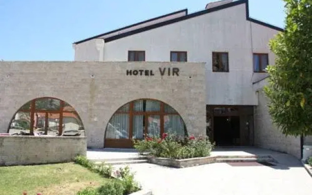 Hotel Vir