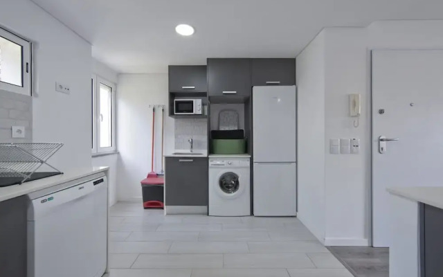Olivais Modern by Homing