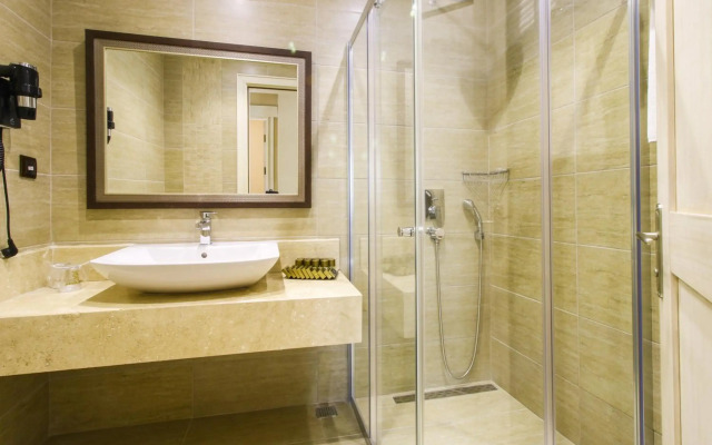 Azka Hotel