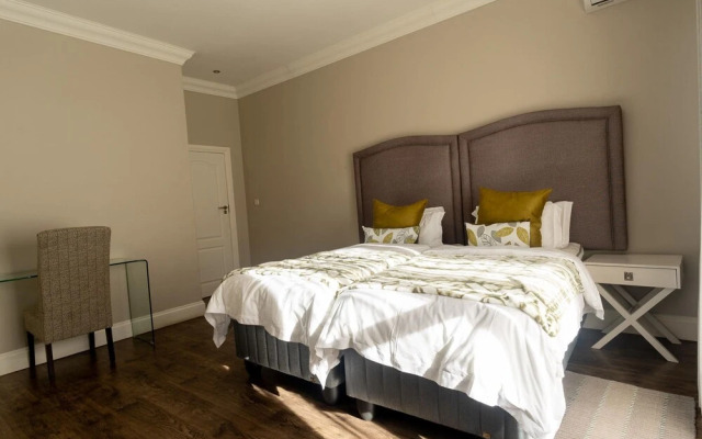 Upmarket 4 bed Chisipite House 2193