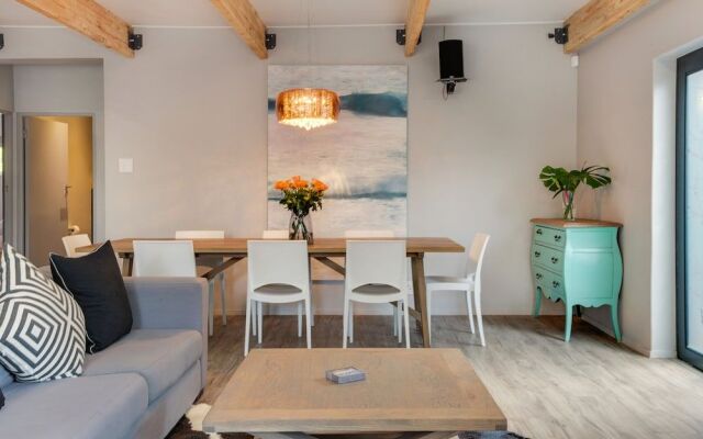 Long Beach Holiday House