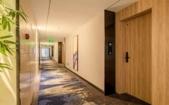 H Hotel (Zhengzhou Hanghai Guangchang Metro Station)