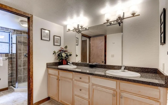 Park Place 101c 2 Bedroom Condo by RedAwning