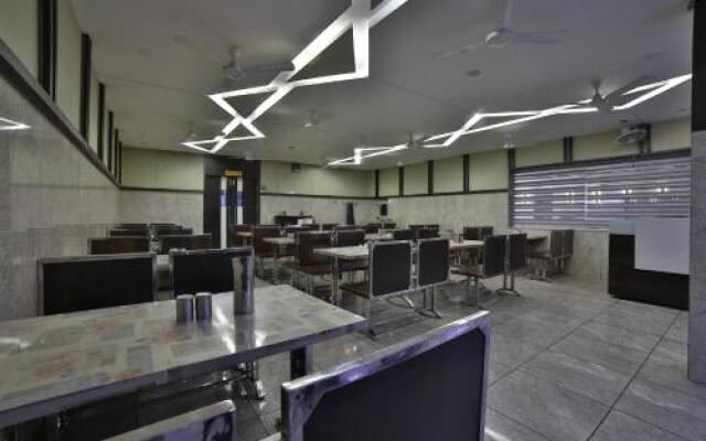 OYO 28294 Hotel Milan Food Court