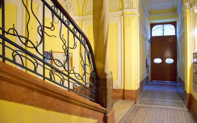 Binder Home Stylish Studios Budapest Parliament