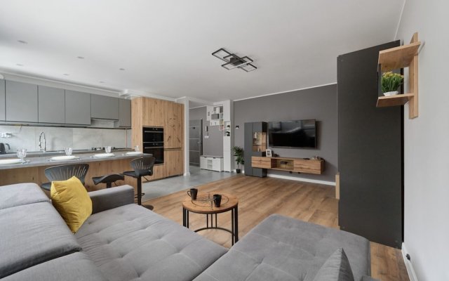 Modern Kotsisa Apartment by Renters