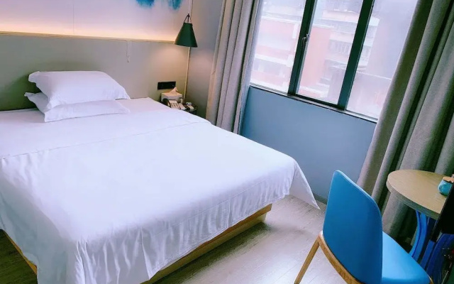 Life Hotel (Ouzhuang Metro Station)