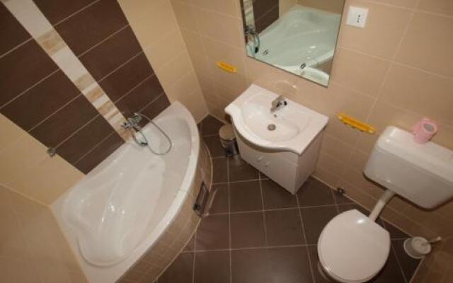 Apartments Nešić Peroj