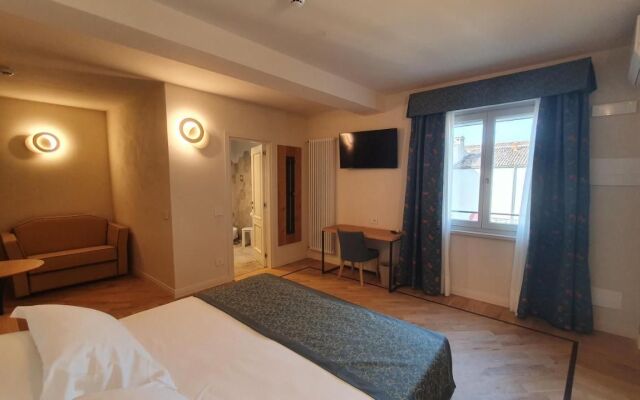 Ca' Uberti Palace Hotel , Mantegna Hotels