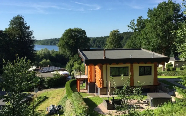 Kanadisches Blockhaus am Plauer See