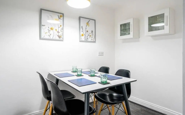BRAND NEW LSITING!Wonderful One Bedroom Apartment