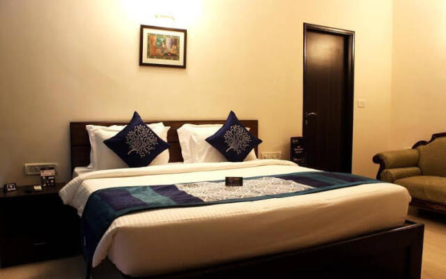 OYO 2119 Hotel Arotel Rooms@Suites