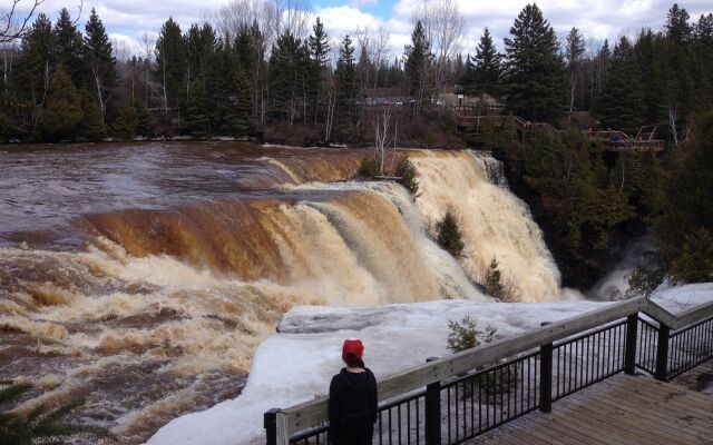 Holiday Inn Express & Suites Thunder Bay by IHG