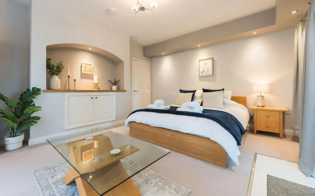 Cozy City Retreat in Bristol With Parking & Patio