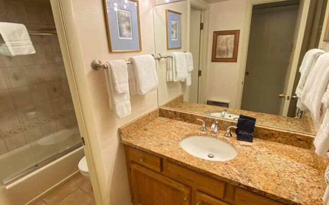 #305 Vail International