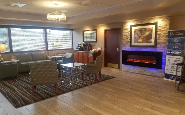Best Western Plus Rivershore Hotel
