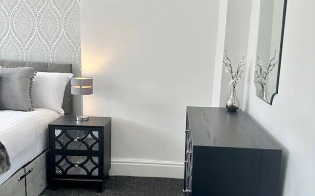 Large Five Bedroom Home with parking
