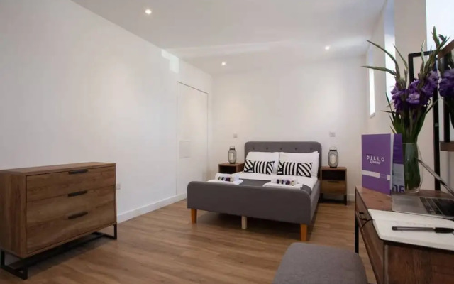 Modern, Stylish 1BR Apartment Nearby AO Arena