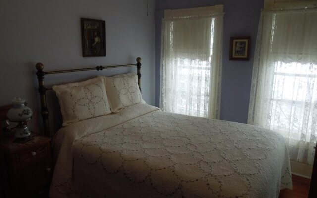 Historic Mansion House Inn