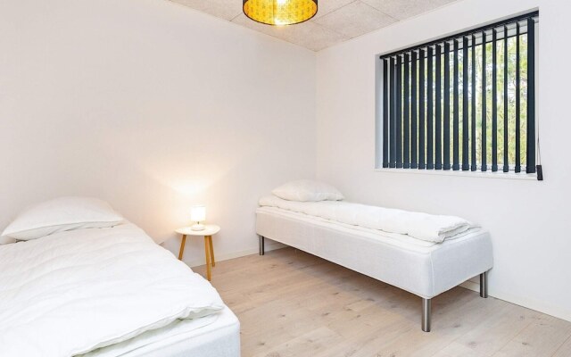9 Person Holiday Home in Vaeggerlose
