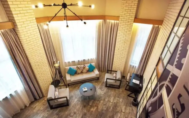 Re Young Loft Hotel