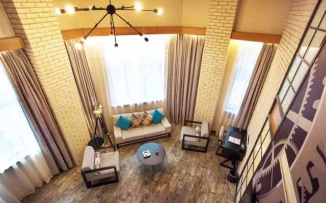 Re Young Loft Hotel