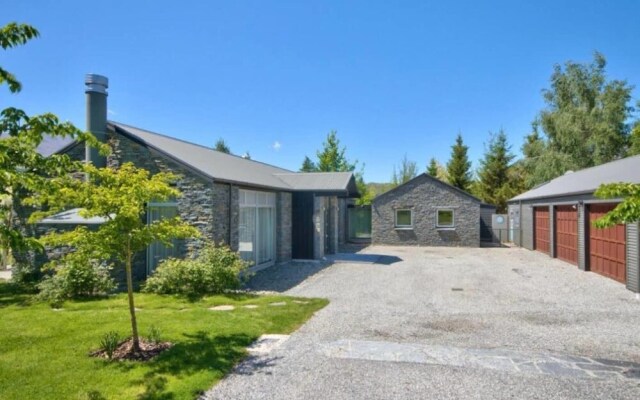 Queenstown Exclusive Retreat with Hot Tub