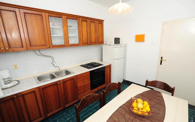 Apartments Luka & Sara