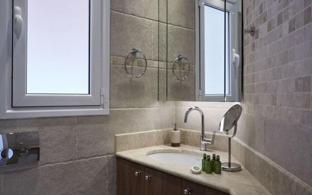Fabulous 3BD Apt close to Kalimarmaro