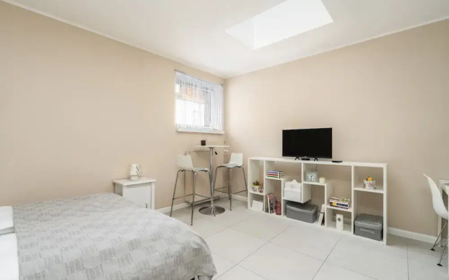 Comfortable Studio In Poznan By Renters