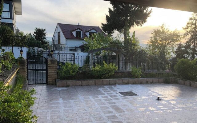 Peaceful Villa With Perfect View in the City Center