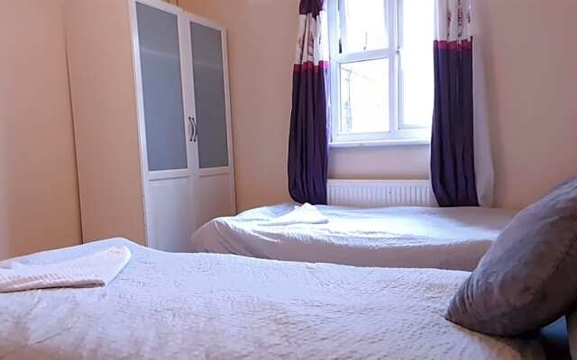 StayEasy B&B in Trendy Heart of London