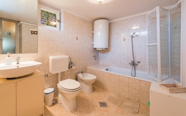 Beautiful Home in Markovac With Wifi and 5 Bedrooms