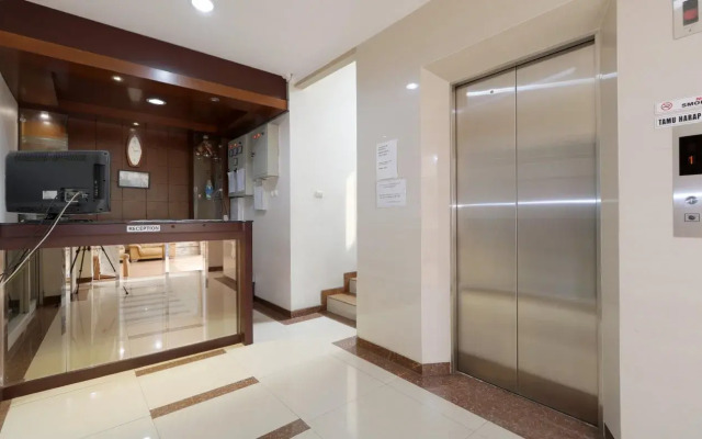 Clover Residence Near Mall Ambassador