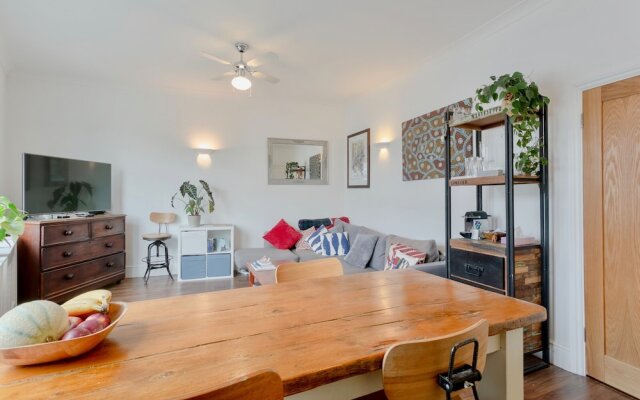 3 Bedroom In Clapham Junction With Roof Terrace