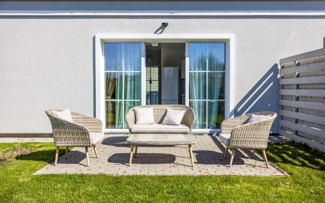 Bright 2bedroom home @terrace+parking, by Cohost