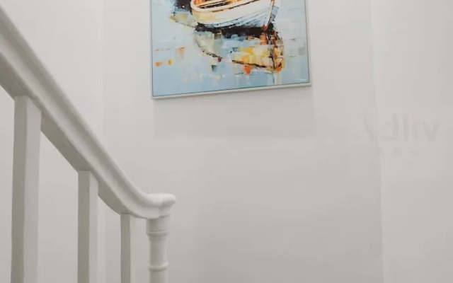 Luxury Seaside Home Parking Sleeps 8 by Adliv